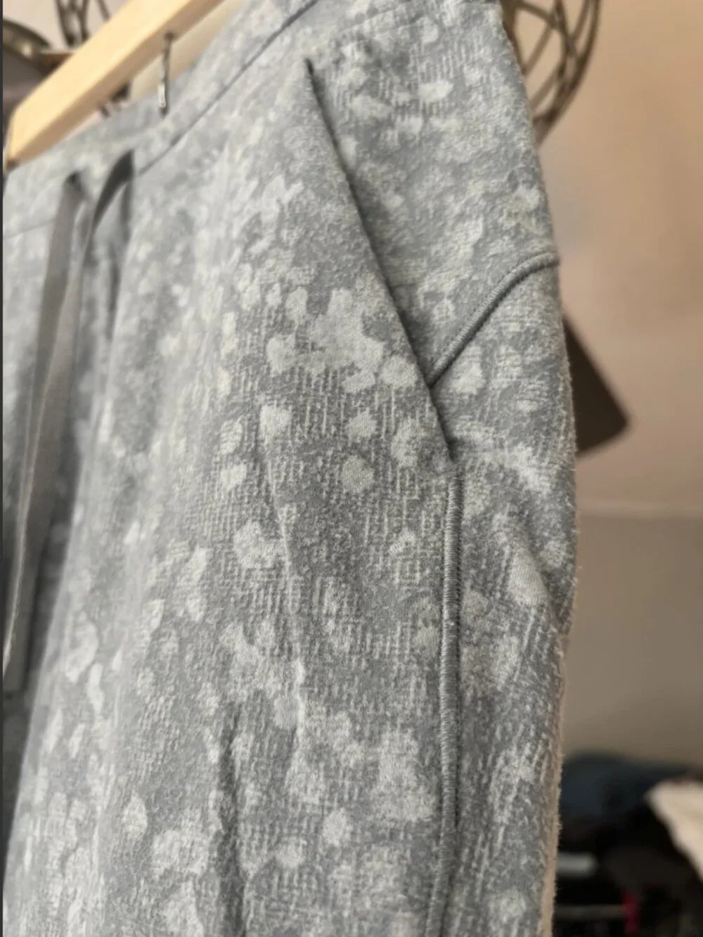 Lululemon Crop Jogger • 2